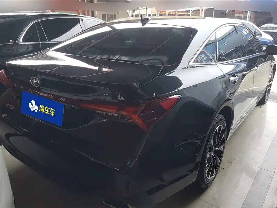Toyota Avalon 2023 2.0L Luxury Edition фото 3