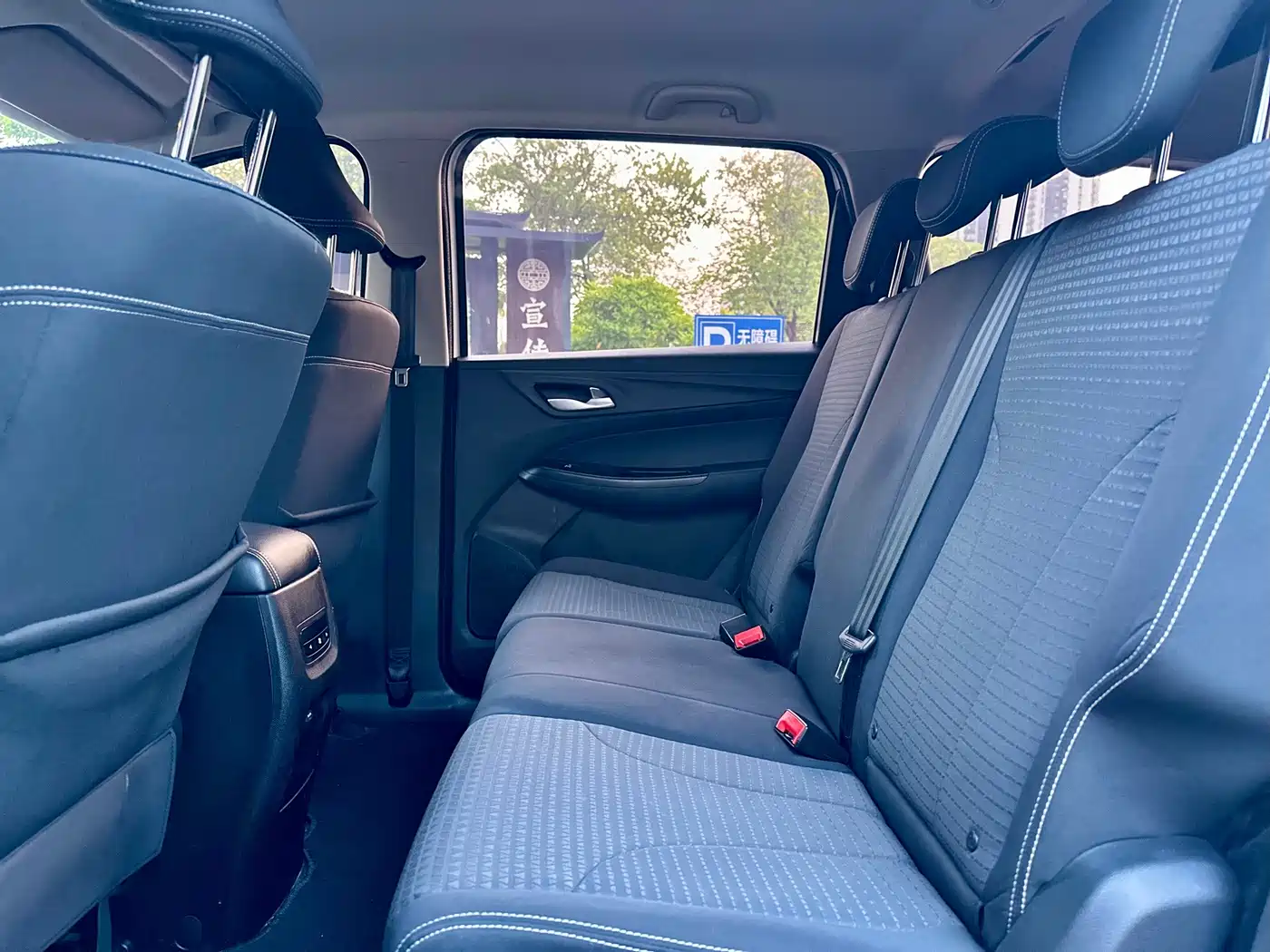 Baojun 730 2020 2019 1.5T CVT Fashion Edition 7-Seater China VI
