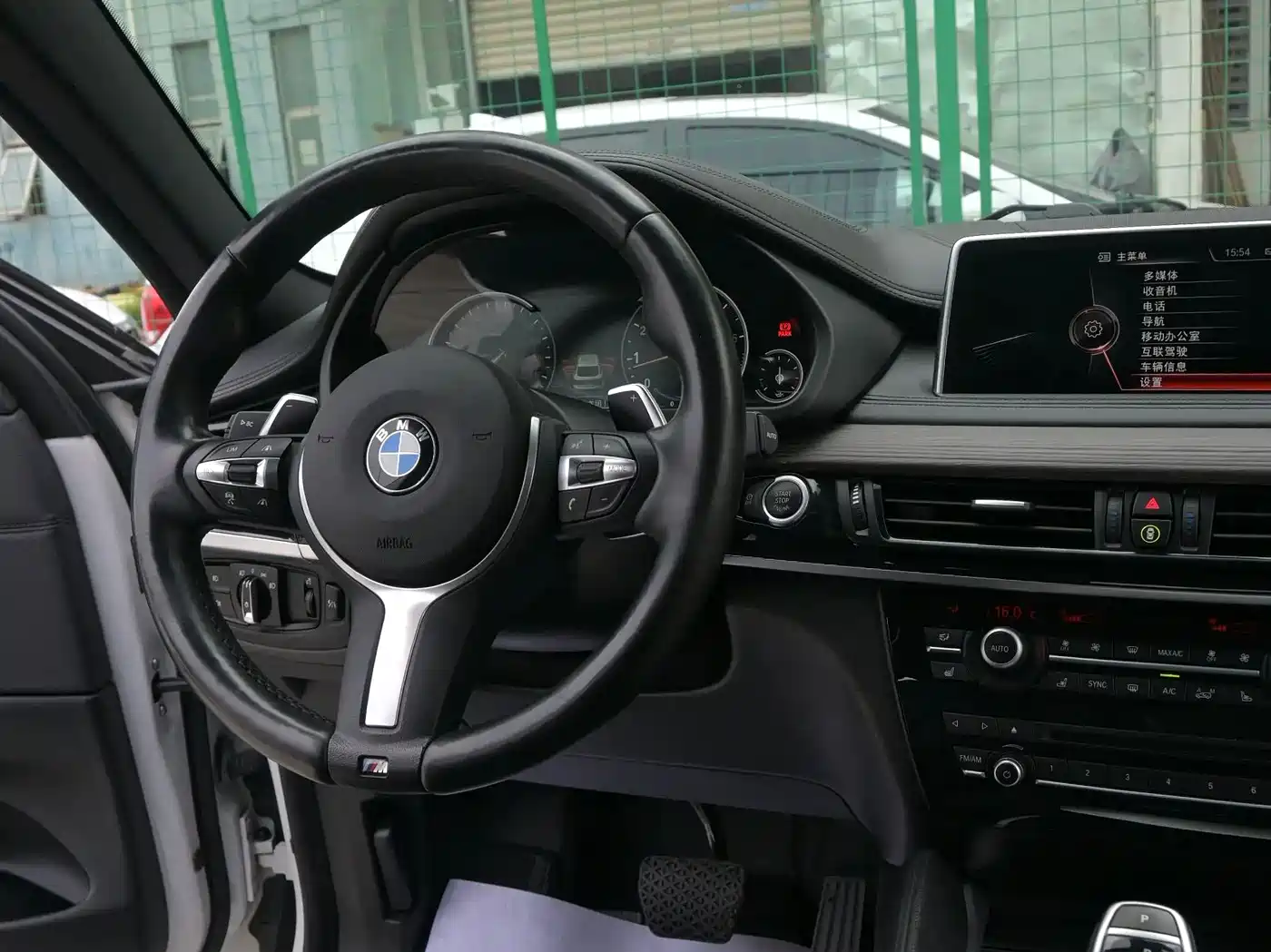 BMW X6 2015 xDrive50i M Sport фото 10