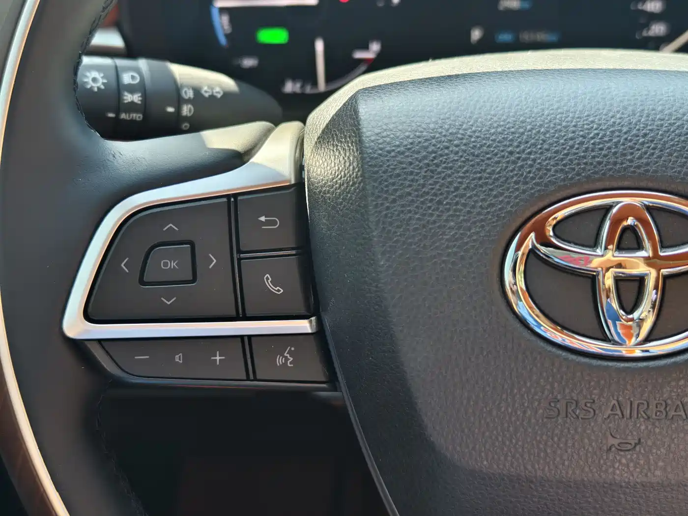 Toyota Granvia 2024 2.5L Hybrid Comfort фото 11