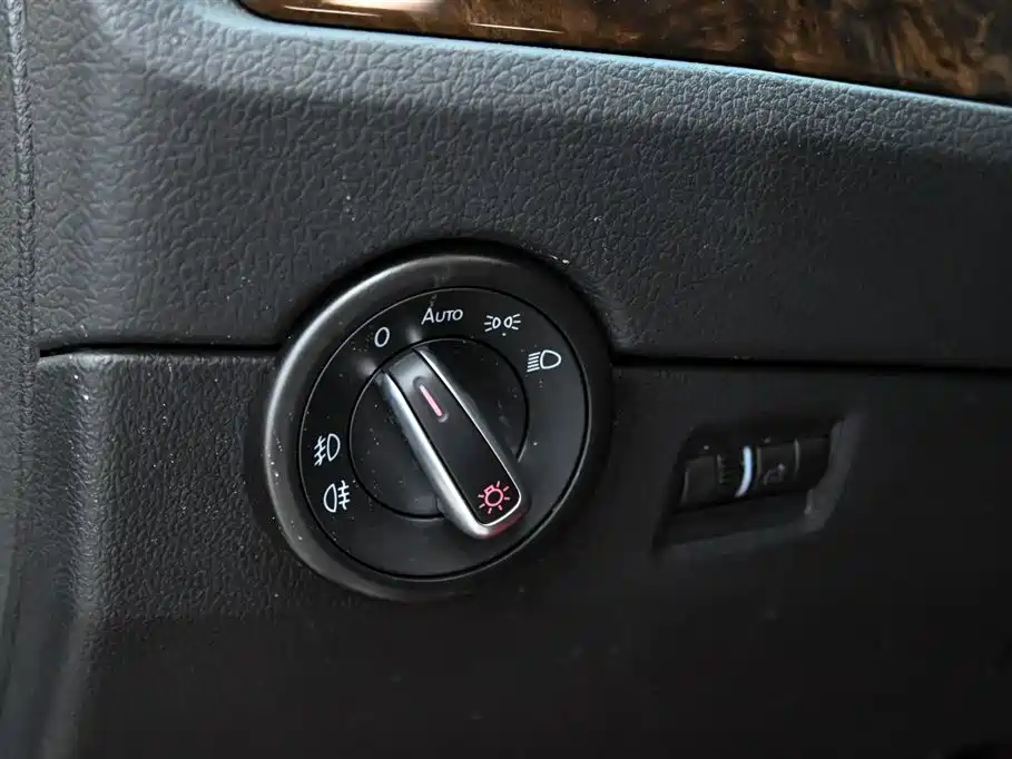 Volkswagen Multivan 2019 2.0TSI 4WD Premium 7-seater фото 17