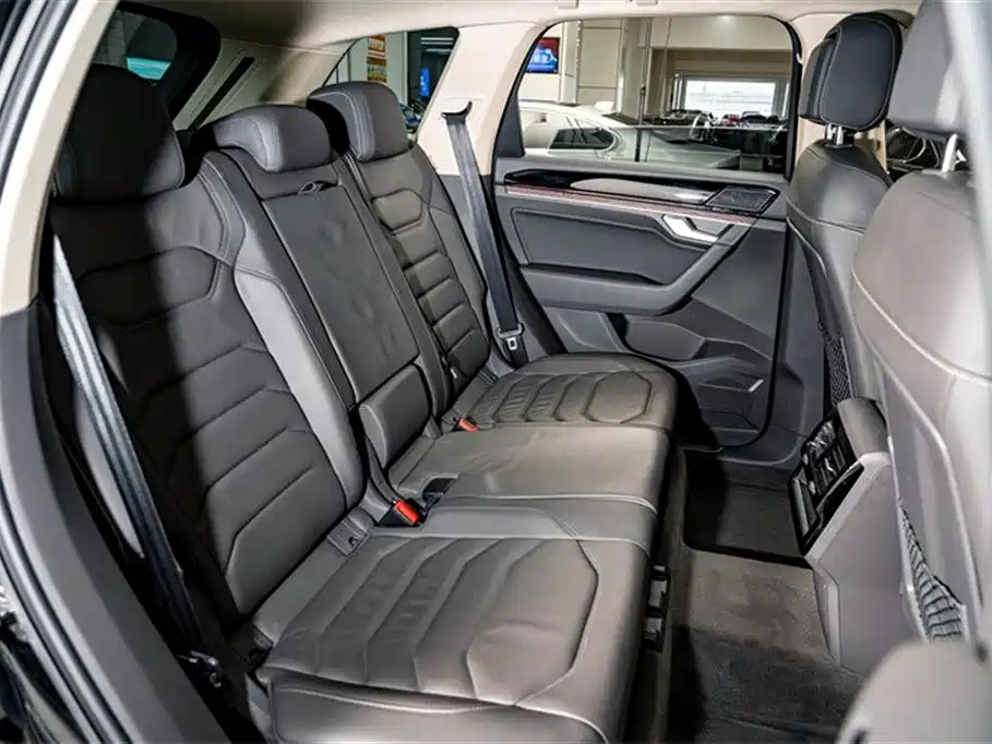 Volkswagen Touareg 2022 3.0TSI Rui Xiang Edition Gloss Black Sport Package фото 26