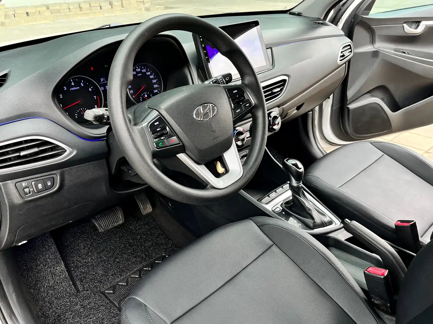 Hyundai Elantra 2017 1.6L Automatic Joy Edition DLX фото 15