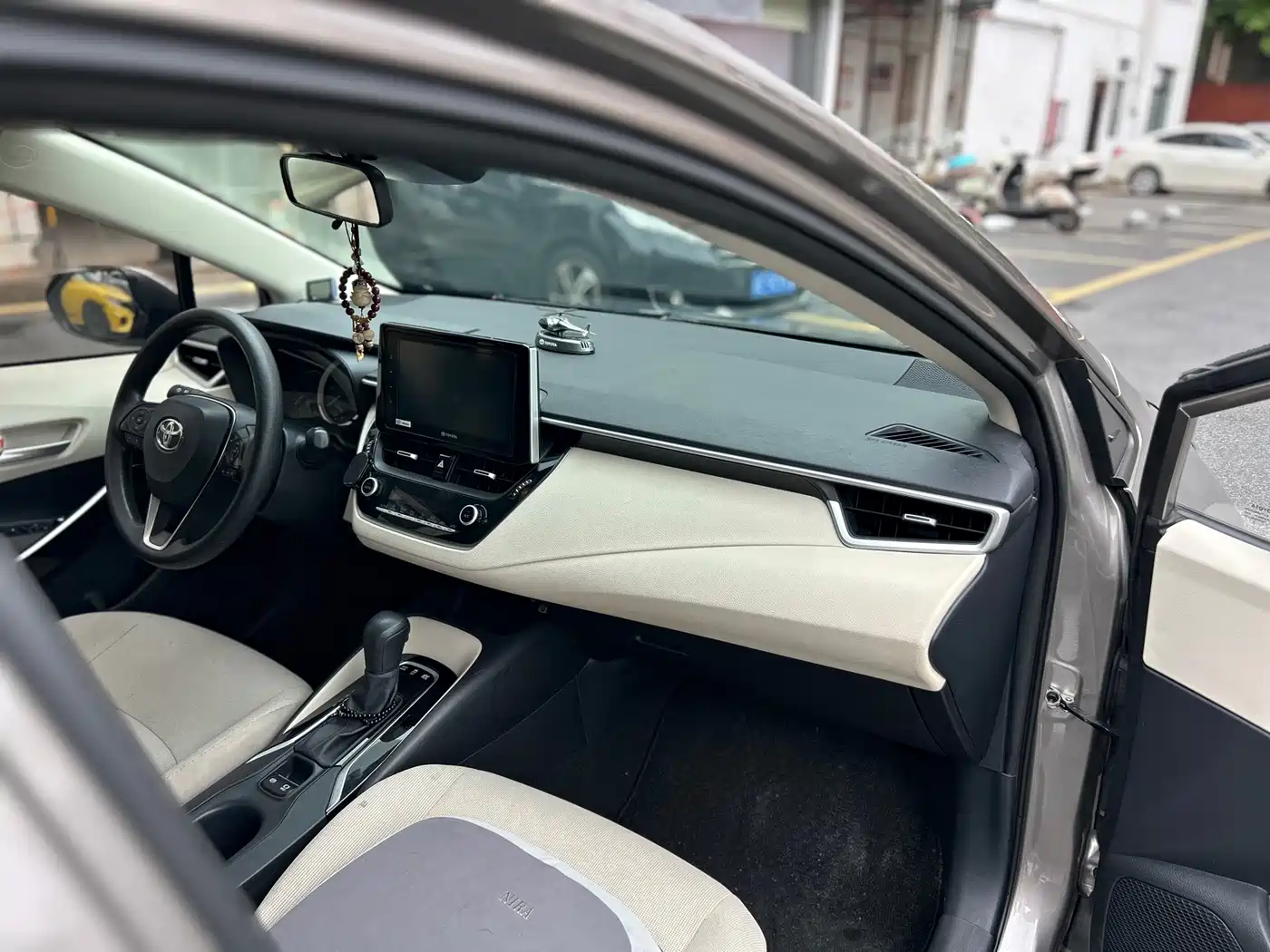 Toyota Corolla 2019 Hybrid 1.8L E-CVT GL-i Elite Edition фото 36