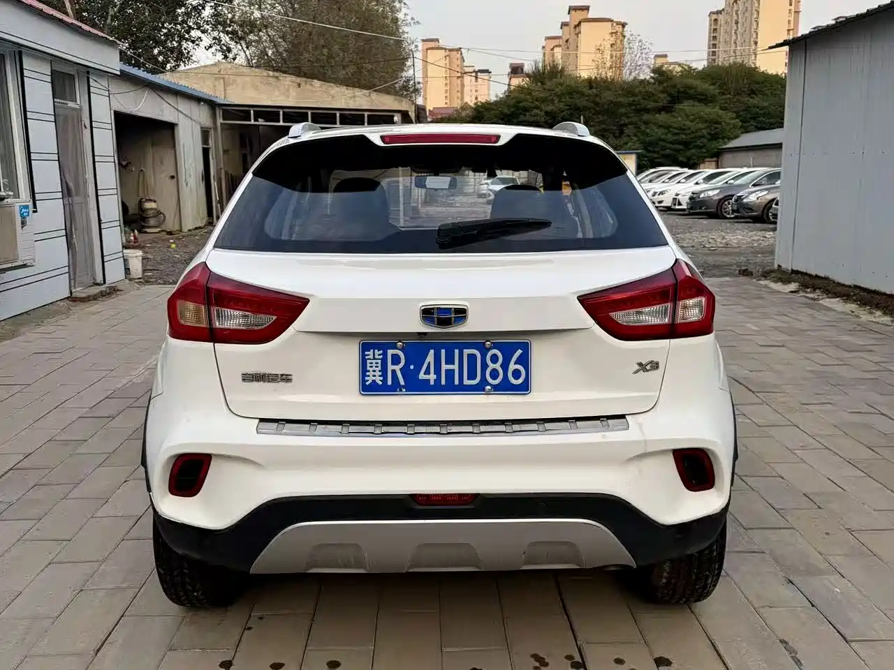 Фото 8 - Geely Vision X3
