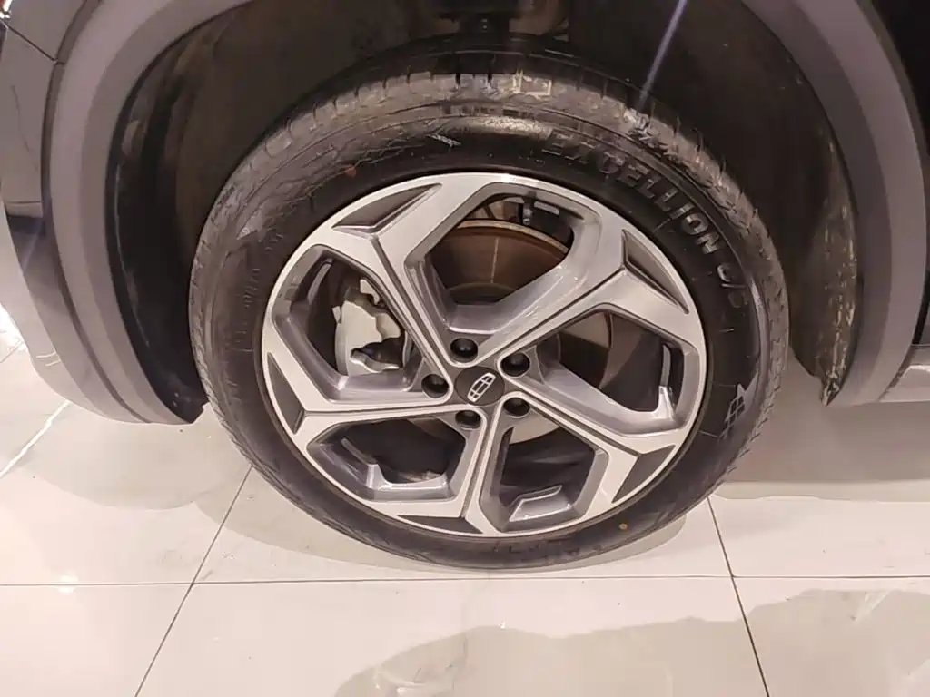 Фото 23 - Geely Monjaro