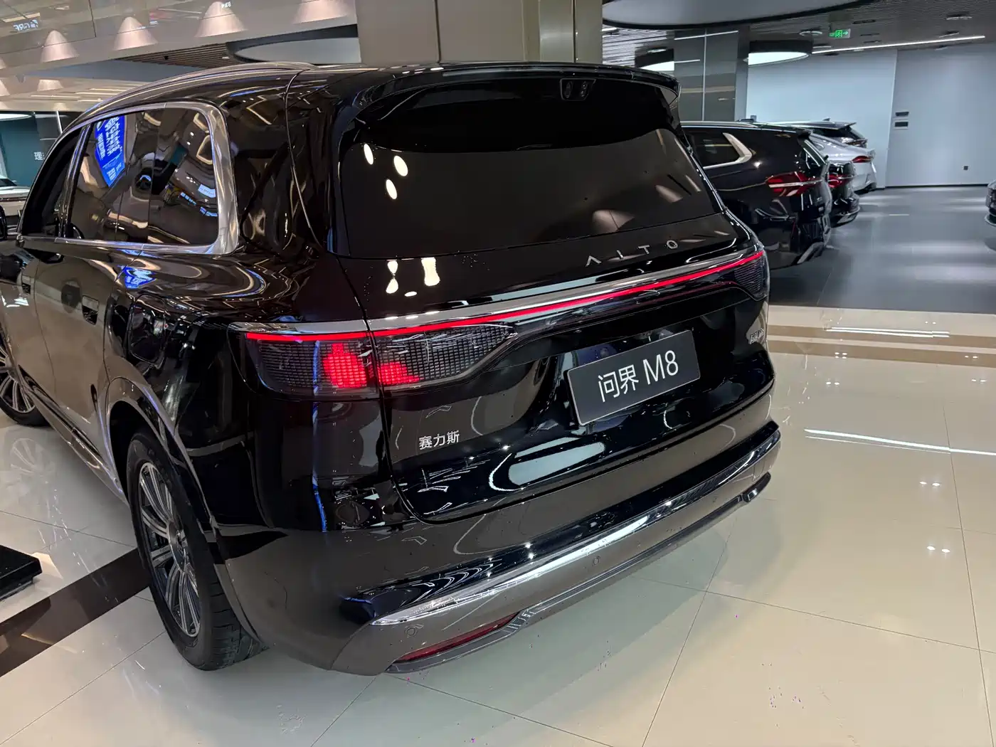 AITO Wenjie AITO M8 2025 Model Extended Range Max+ Edition 53.4kWh 6-Seater фото 16