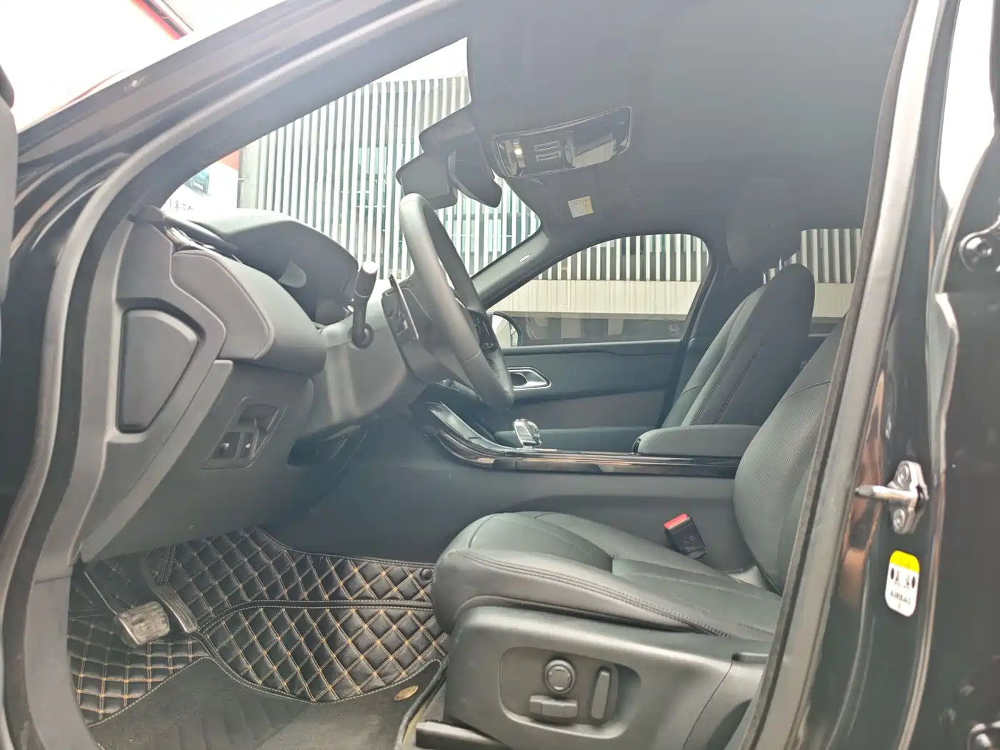 Land Rover Range Rover Velar 2024 Dynamic SE фото 7