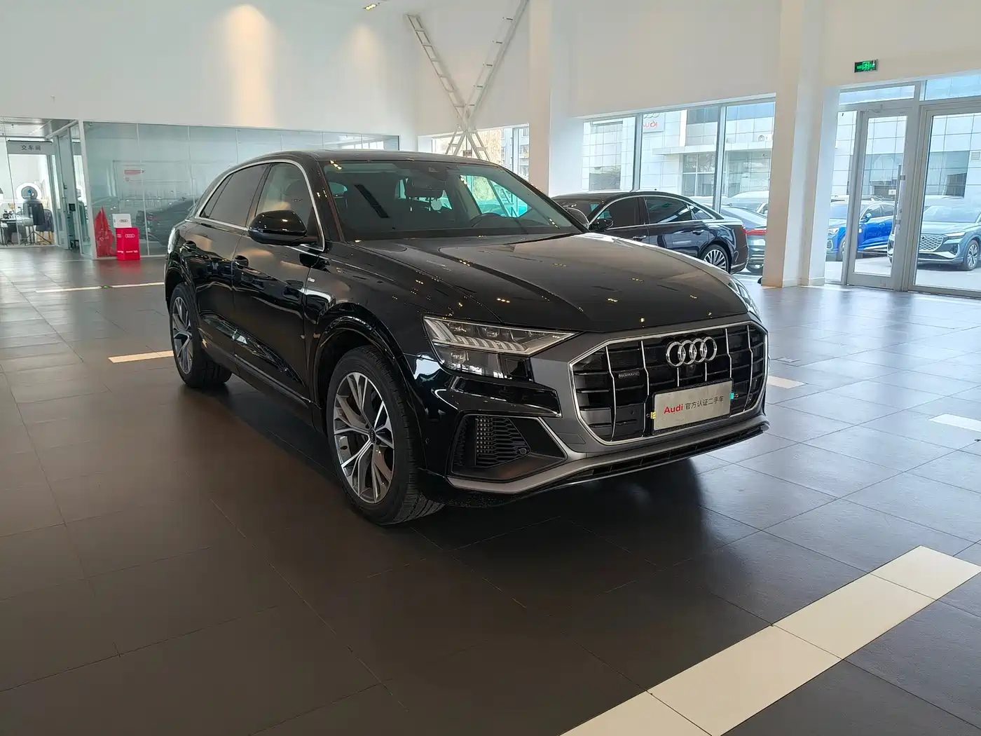 AUDI Q8