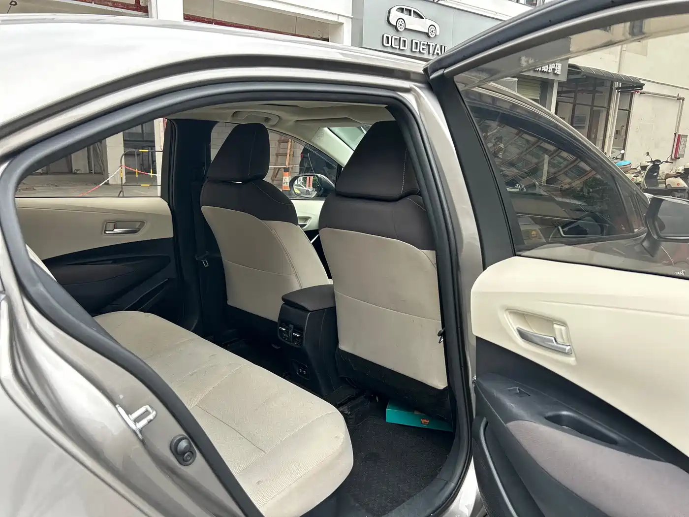 Toyota Corolla 2019 Hybrid 1.8L E-CVT GL-i Elite Edition фото 30
