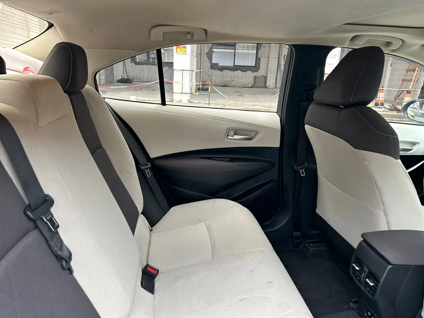 Toyota Corolla 2019 Hybrid 1.8L E-CVT GL-i Elite Edition фото 32