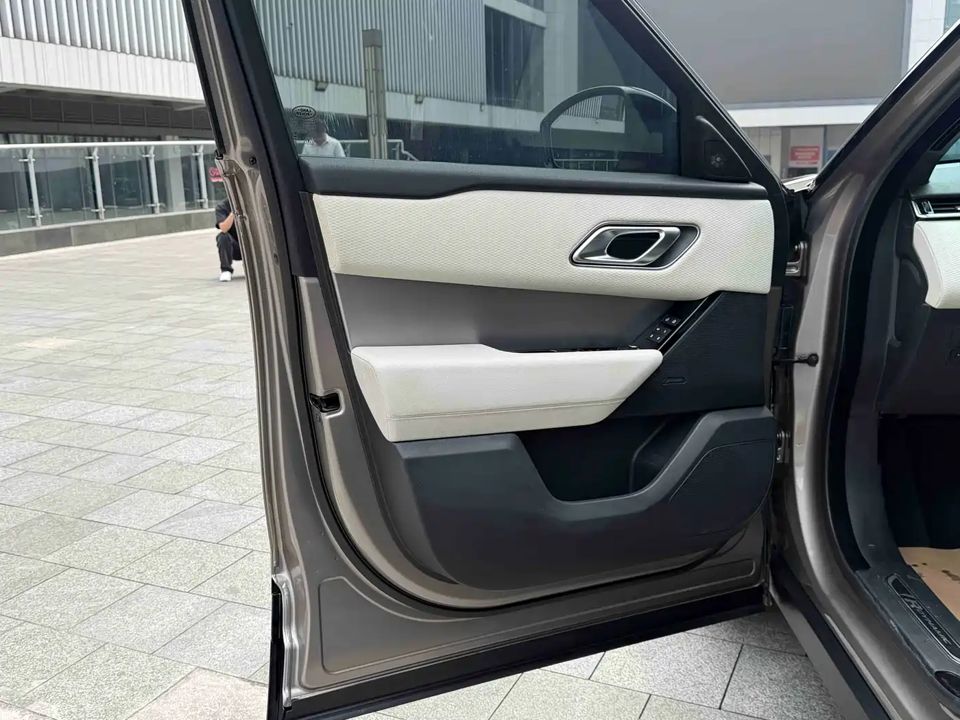 Land Rover Range Rover Velar 2021 P250 Gloss Black Collector's Edition фото 5