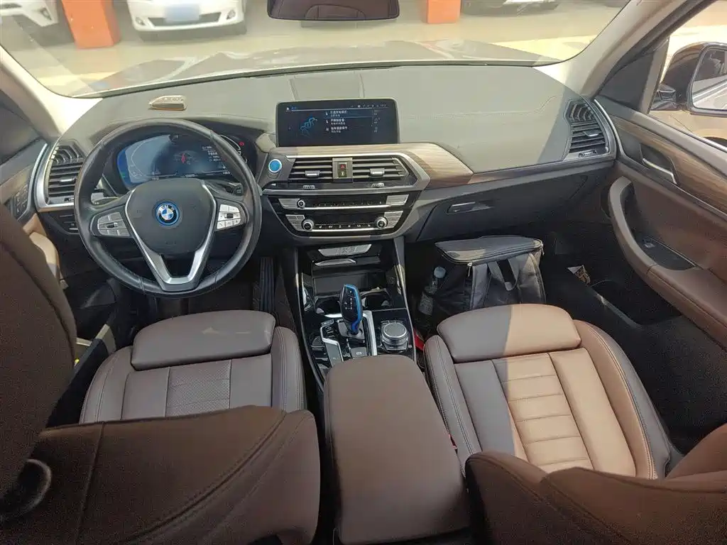 BMW iX3 2021 Leading фото 6