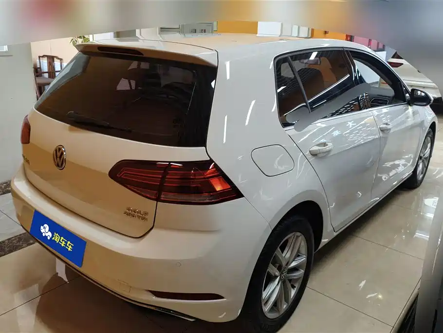 Volkswagen Golf 2018 230TSI Automatic Comfort фото 3