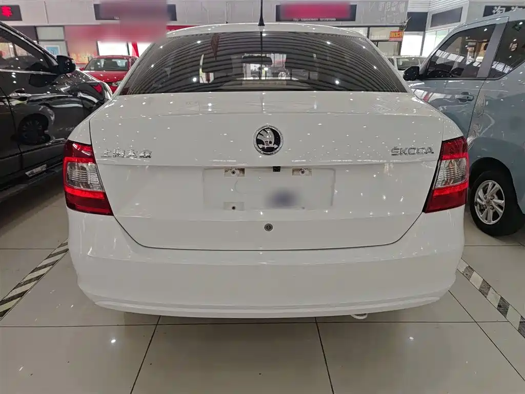 Škoda Rapid 2015 1.6L Automatic Joy Selection фото 6