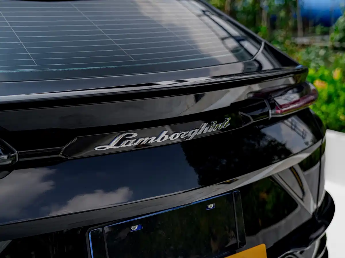 Фото 10 - Lamborghini Urus