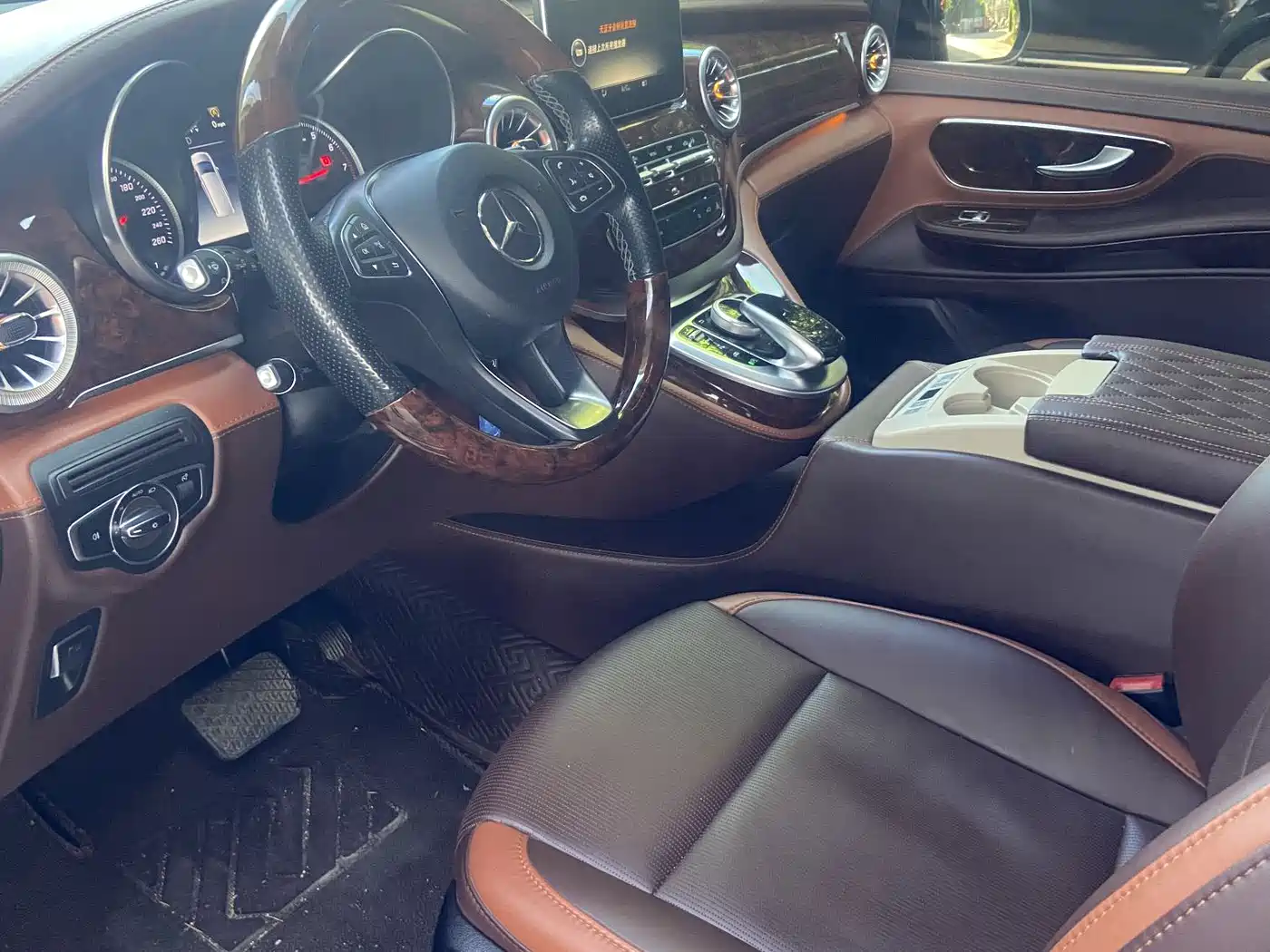 Mercedes-Benz V-Class 2018 V 260 L Premium Long Version China V фото 10