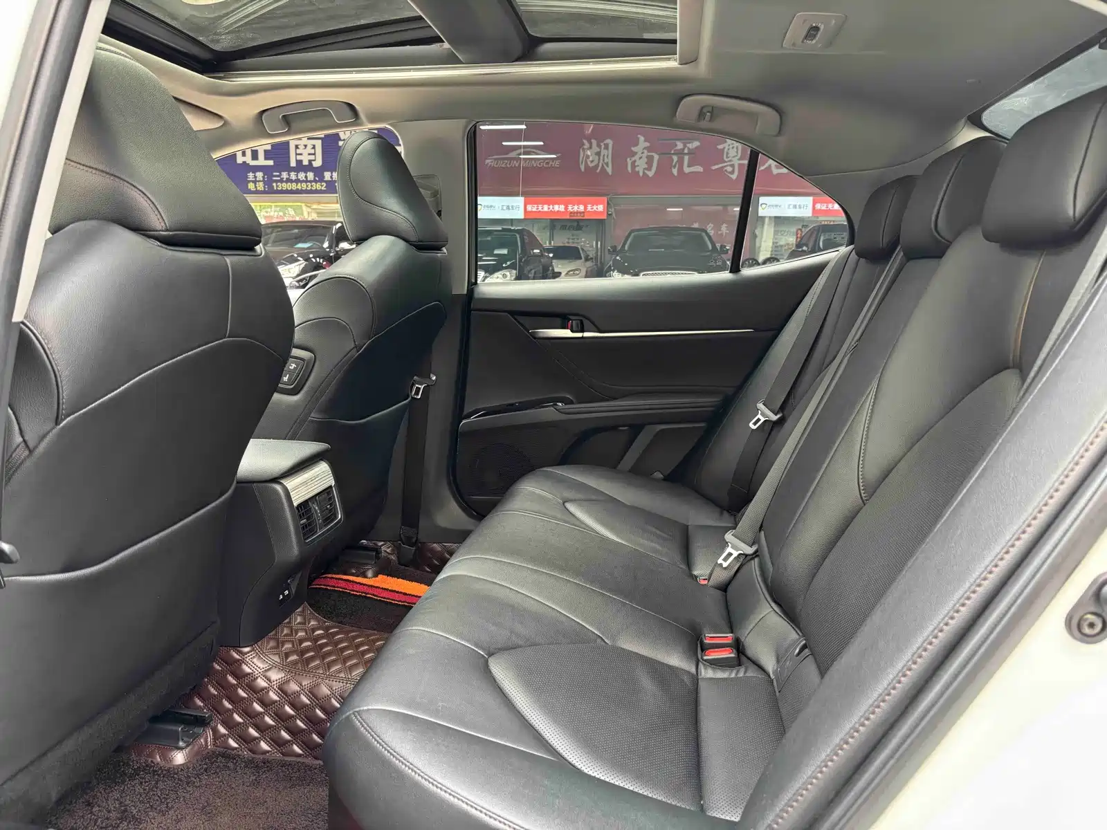 Фото 9 - Toyota Camry