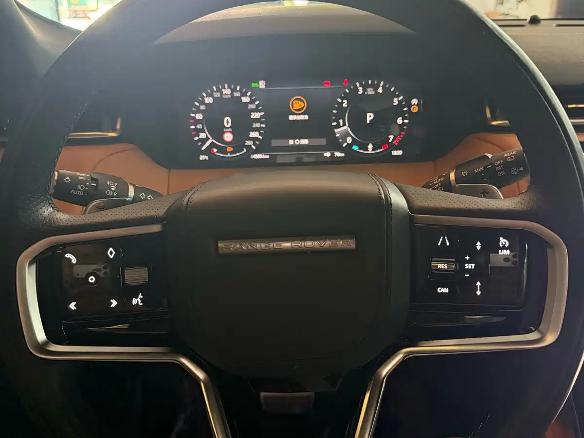 Land Rover Range Rover Velar 2023 250PS Gloss Black Collector's Edition фото 8