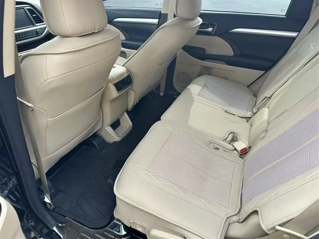Toyota Highlander 2015 2.0T AWD Elite Edition 7-seater фото 12