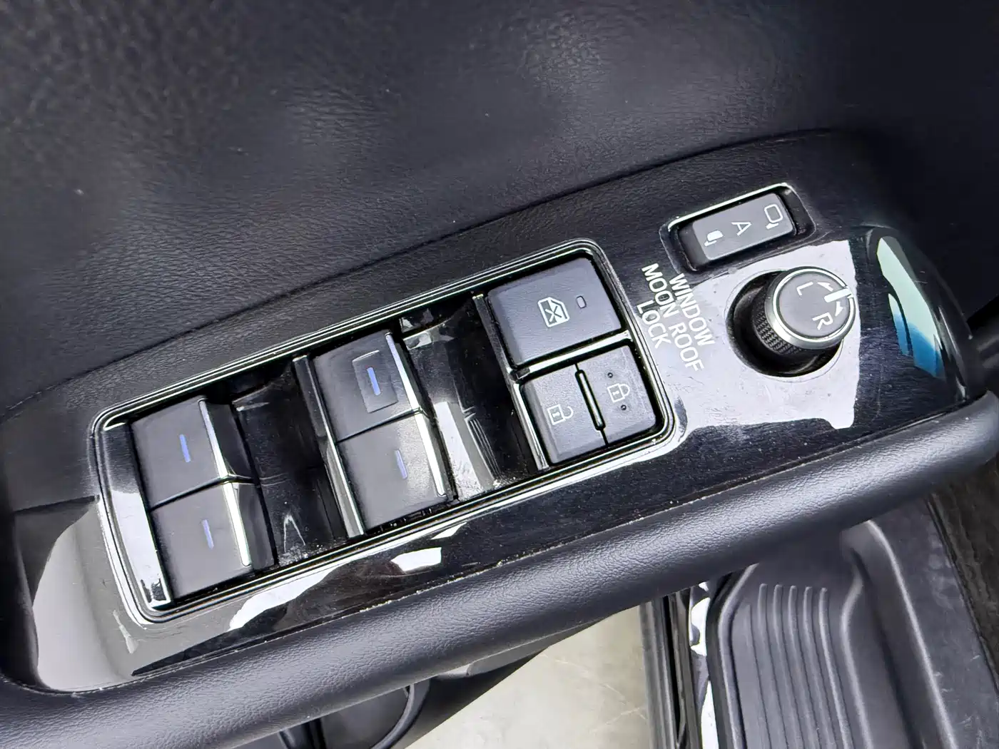 Toyota Alphard 2021 Hybrid 2.5L Premium фото 17