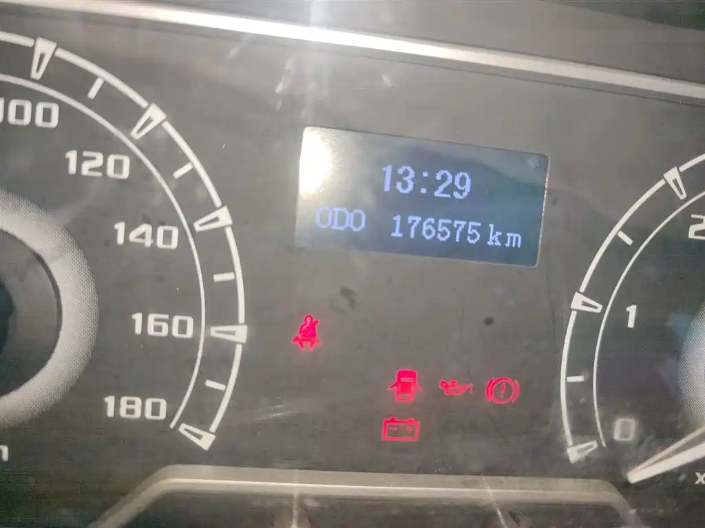SAIC Maxus Xintu V80 2019 Model 2.5T Classic 6-speed manual Aoyuntong short wheelbase medium roof 5/6-seater фото 5
