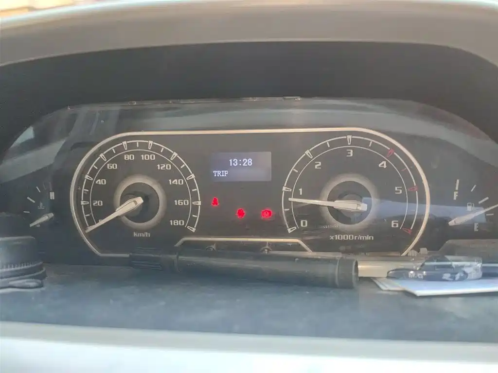 SAIC Maxus Xintu V80 2019 Model 2.5T Classic 6-speed manual Aoyuntong short wheelbase medium roof 5/6-seater фото 4