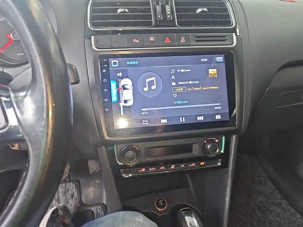 Volkswagen Polo 2014 1.6L Automatic Luxury Edition фото 13