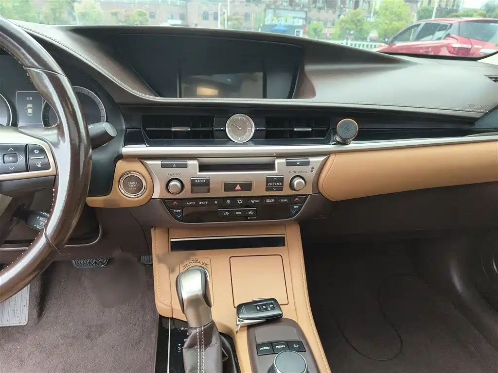 Lexus ES 2016 200 Midnight Special Limited Edition фото 5
