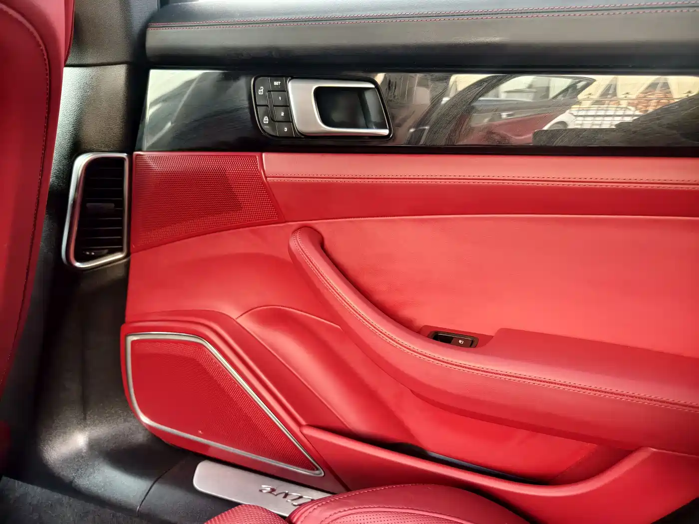 Porsche Panamera 2023 Panamera Executive Long Wheelbase 2.9T фото 17