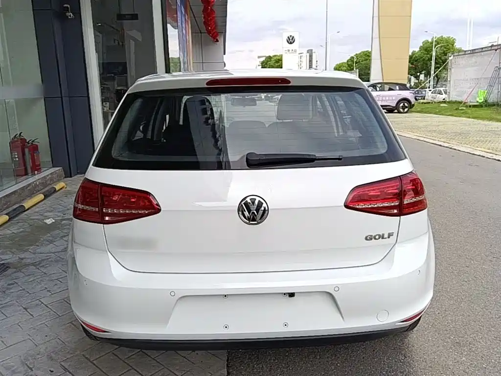 Volkswagen Golf 2016 1.6L Automatic Comfort фото 6