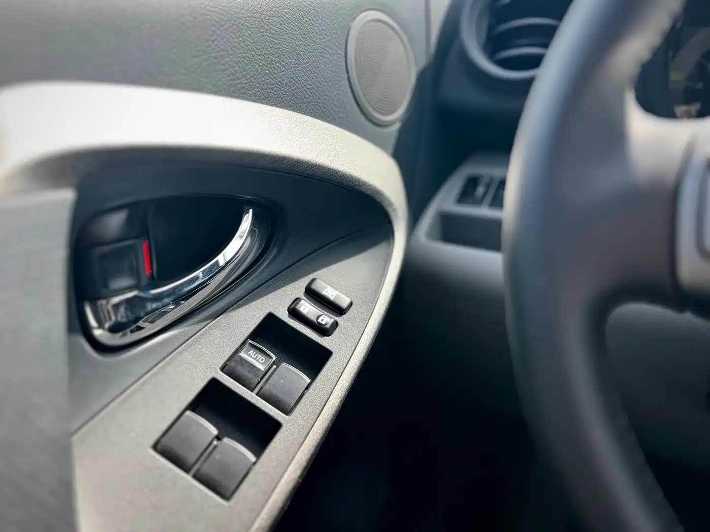 Toyota RAV4 Rongfang 2010 2.4L Automatic Luxury Upgrade Edition фото 21