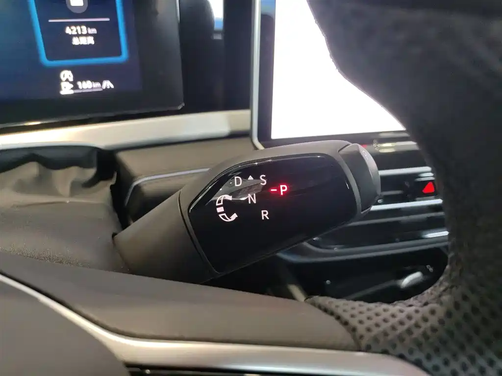 Volkswagen Passat 2025 Model Pro 380TSI Starlight Dragon Premium Edition фото 14