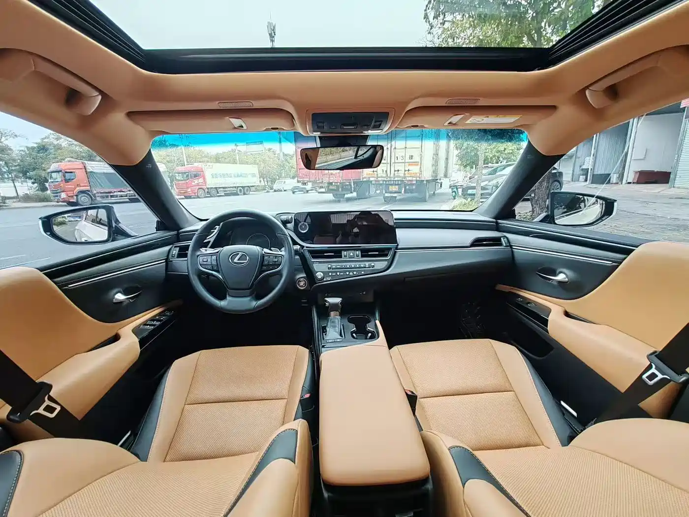 Lexus ES 2023 200 Excellence Edition фото 4