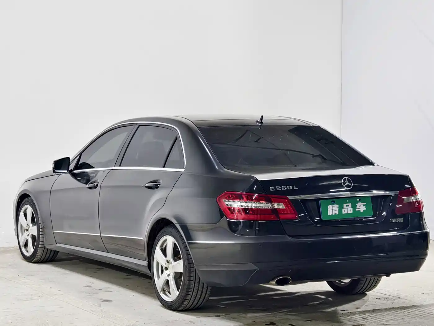 صورة 6 - Mercedes-Benz E-Class