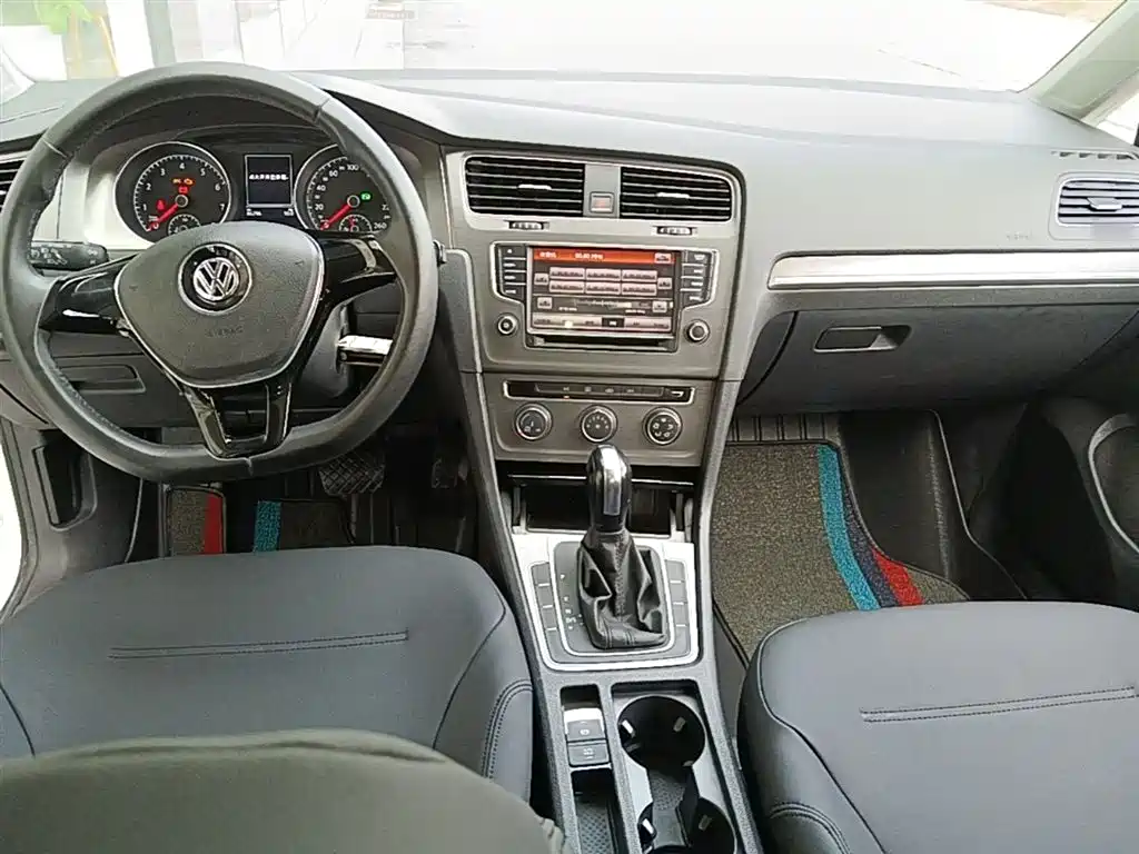 Volkswagen Golf 2016 1.6L Automatic Comfort фото 10