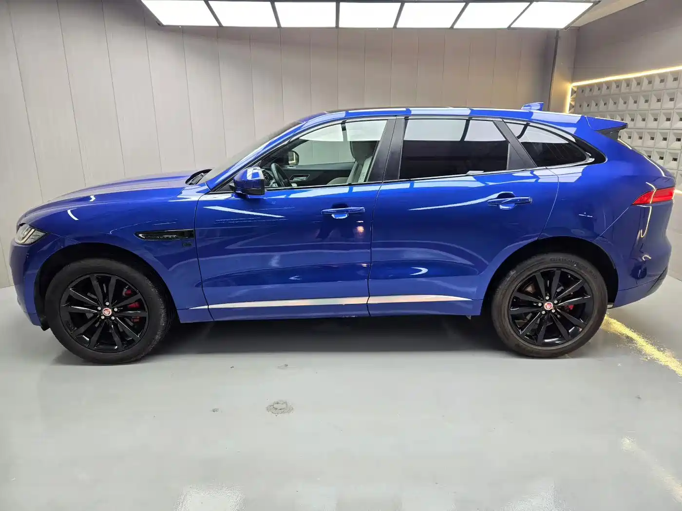 Jaguar F-PACE 2016 3.0 SC AWD S High Performance Edition фото 2