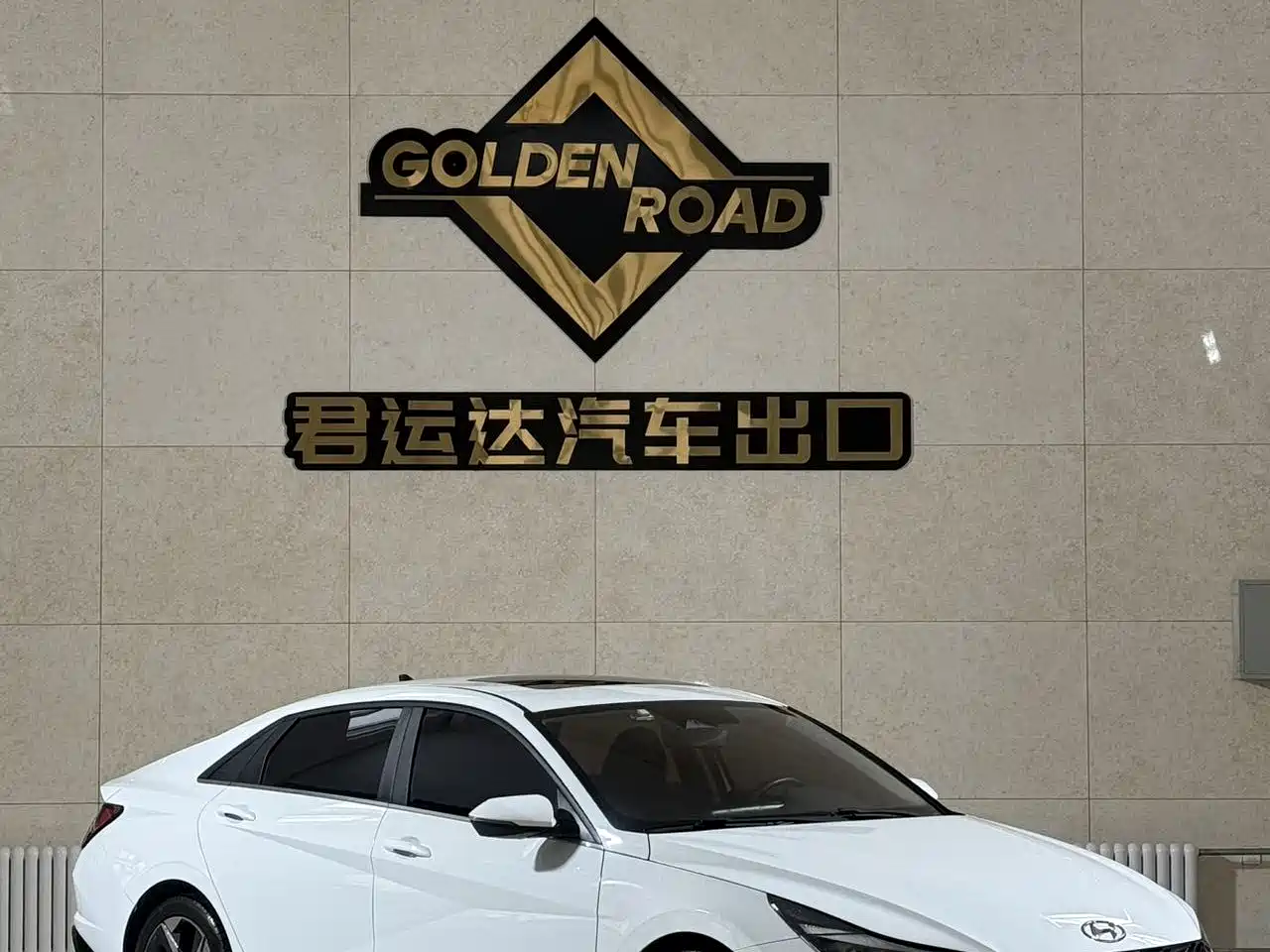 Hyundai Elantra 2022 1.5L CVT LUX Premium Edition фото 2