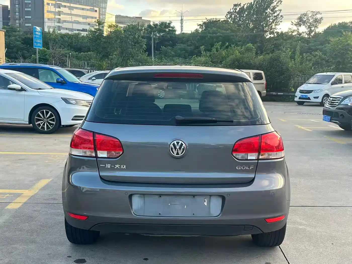Фото 11 - Volkswagen Golf