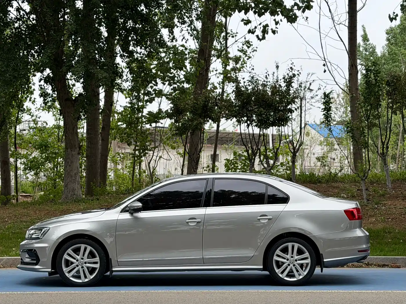 Volkswagen Sagitar 2018 280TSI DSG Spark Edition фото 3