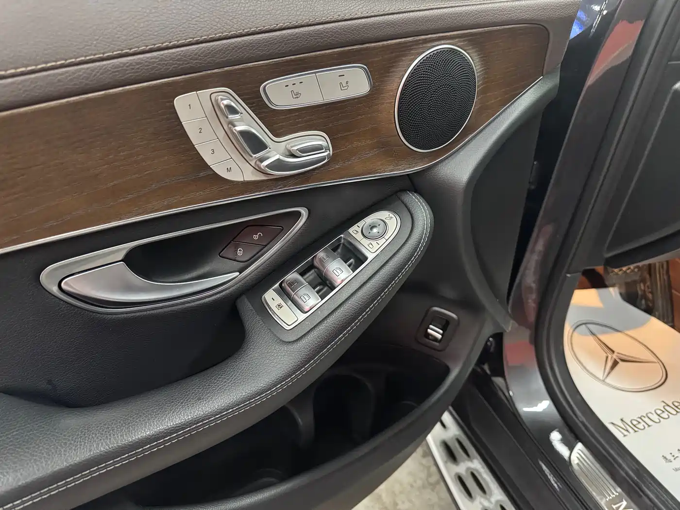 Mercedes-Benz GLC 2022 Facelift GLC 300 L 4MATIC Dynamic Collector's Edition фото 15