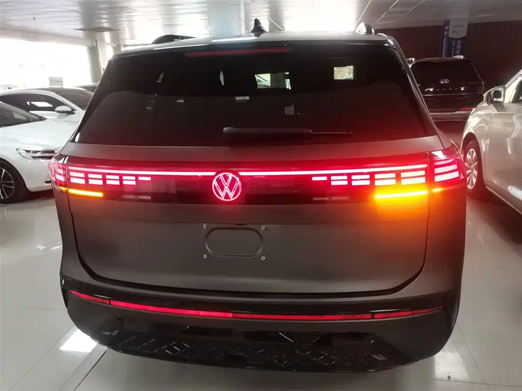 Volkswagen Teramont 2025 Teramont Pro 450TSI 4WD Summit Edition фото 6