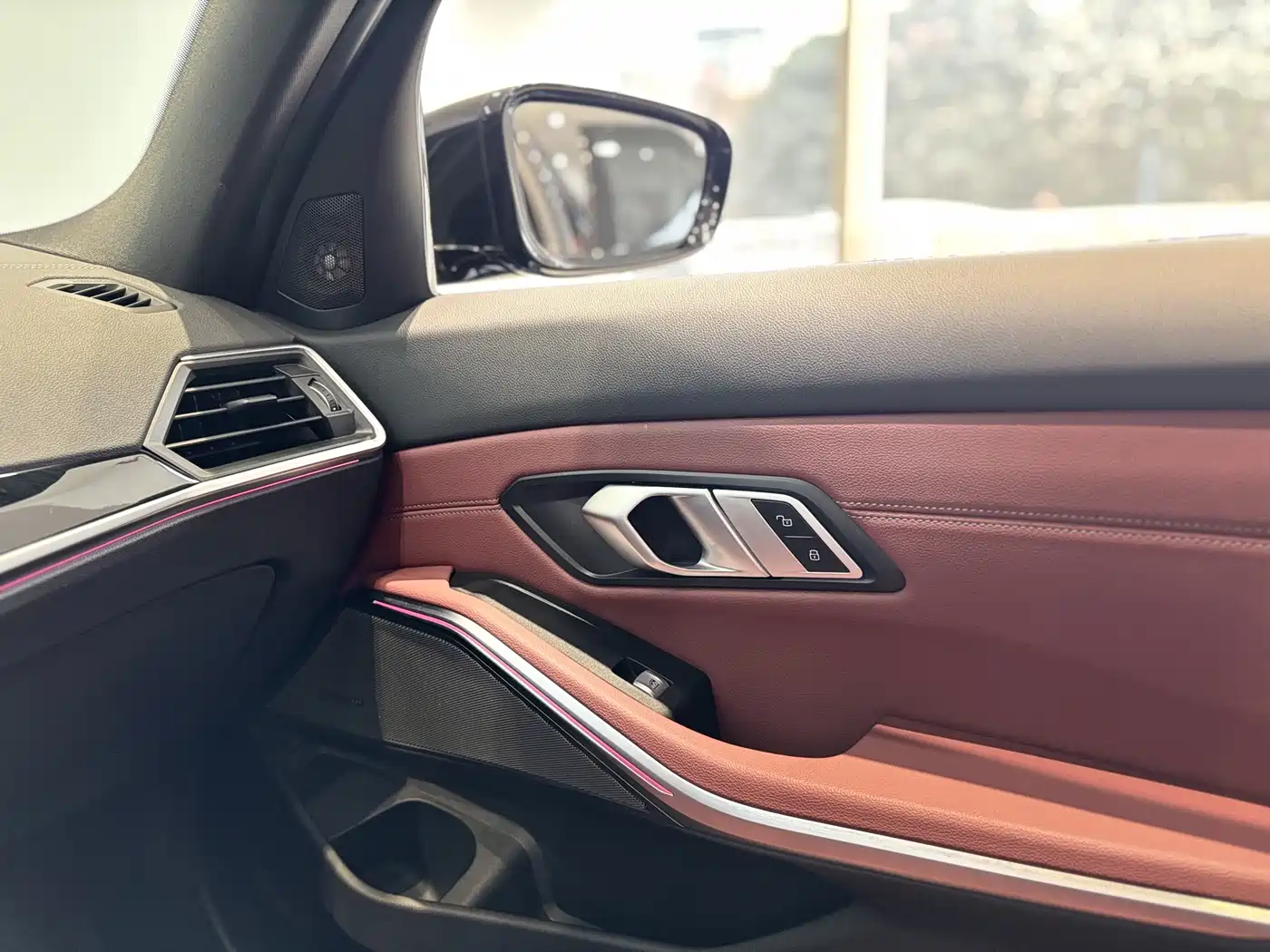 BMW 3 Series 2023 325i M Sport Black Night Package фото 10