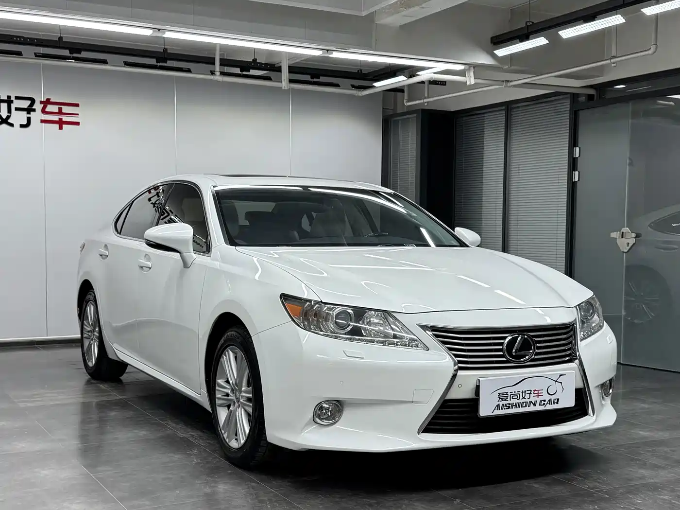 Фото 3 - Lexus ES