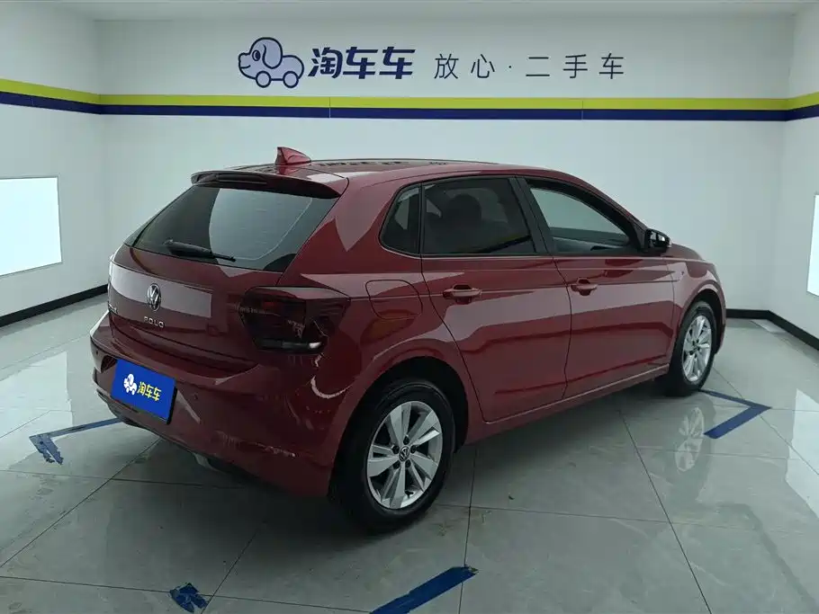 VOLKSWAGEN POLO