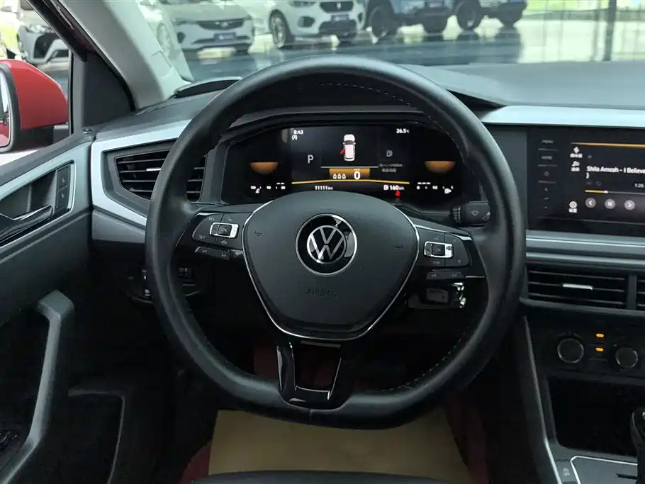 VOLKSWAGEN POLO
