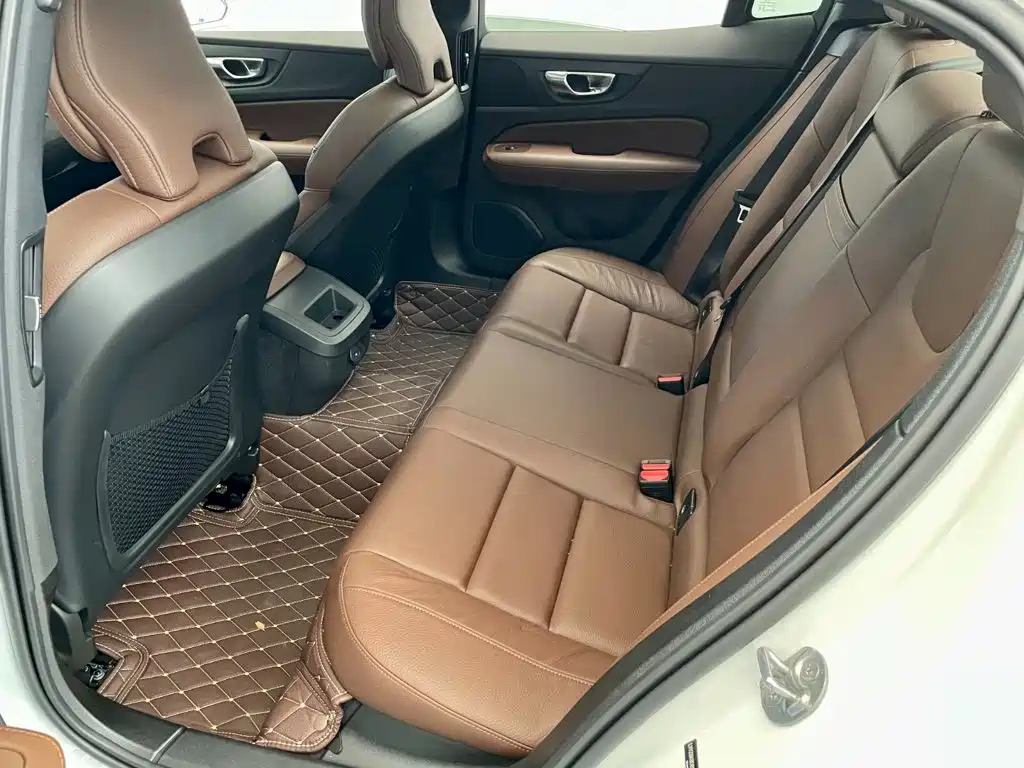 Volvo S60 2024 2025 B4 Smart Luxury Edition
