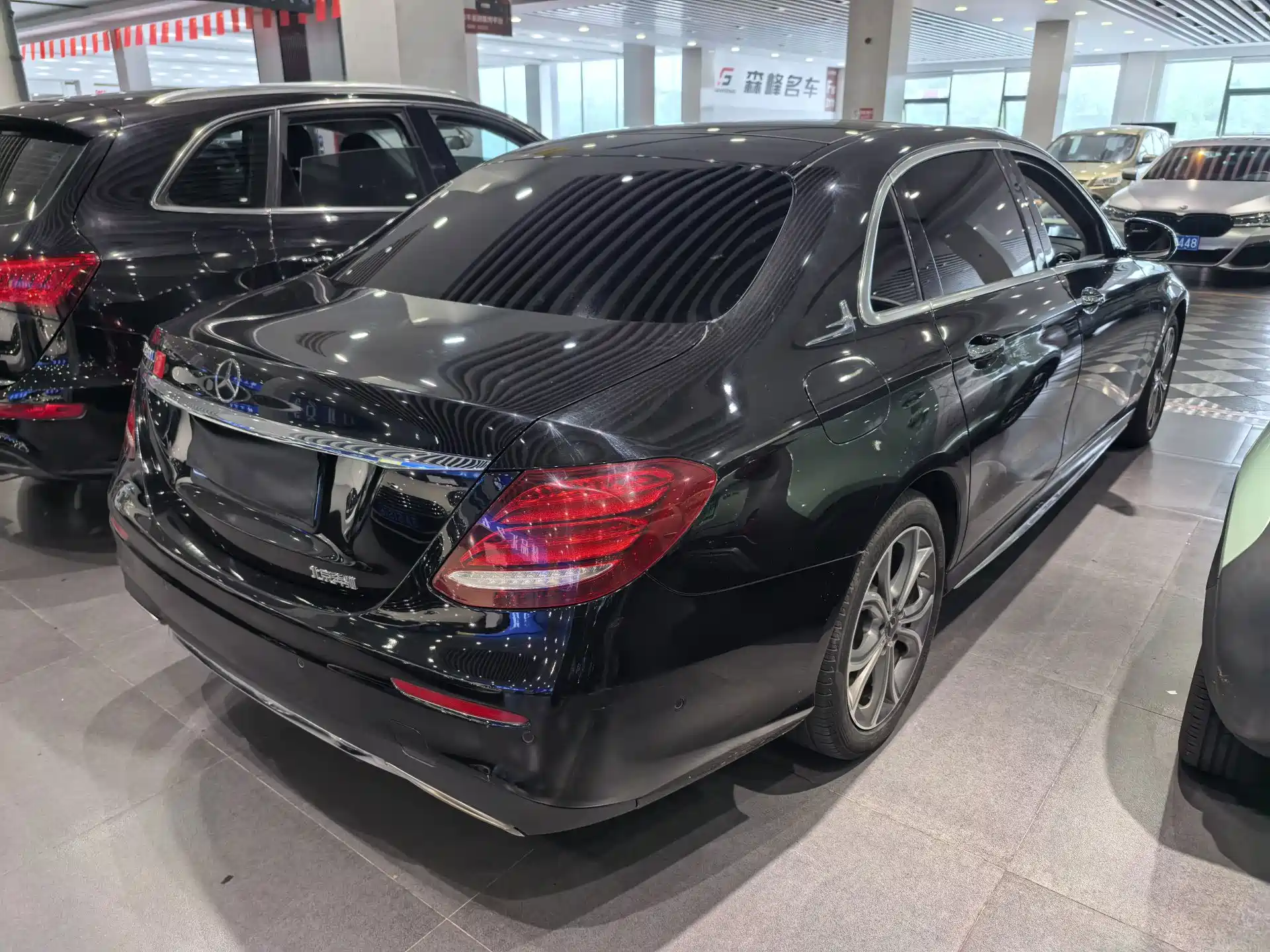 Фото 5 - Mercedes-Benz E-Class