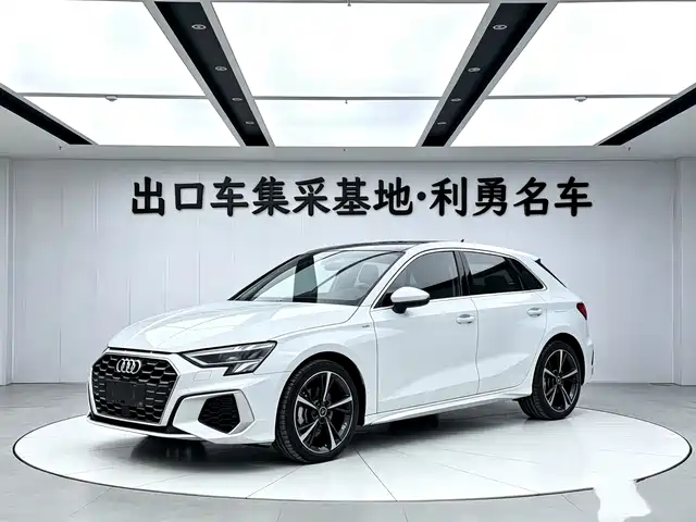Audi A3 Sportback 35 TFSI, Стиль Спорт