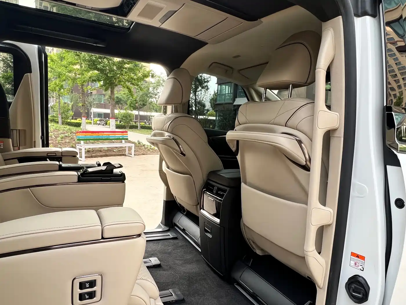 Toyota Vellfire 2025 Crown Hybrid 2.5L Ink Gold Executive Edition фото 11